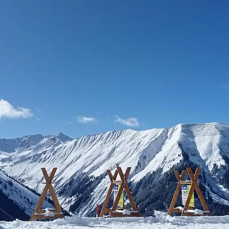 Gaia Im Bergdorf Berwang